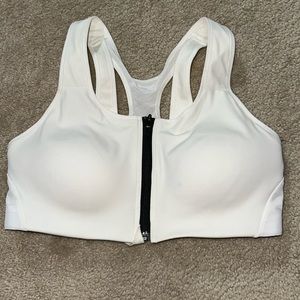 Nike sports bra! Size medium! NWOT!
